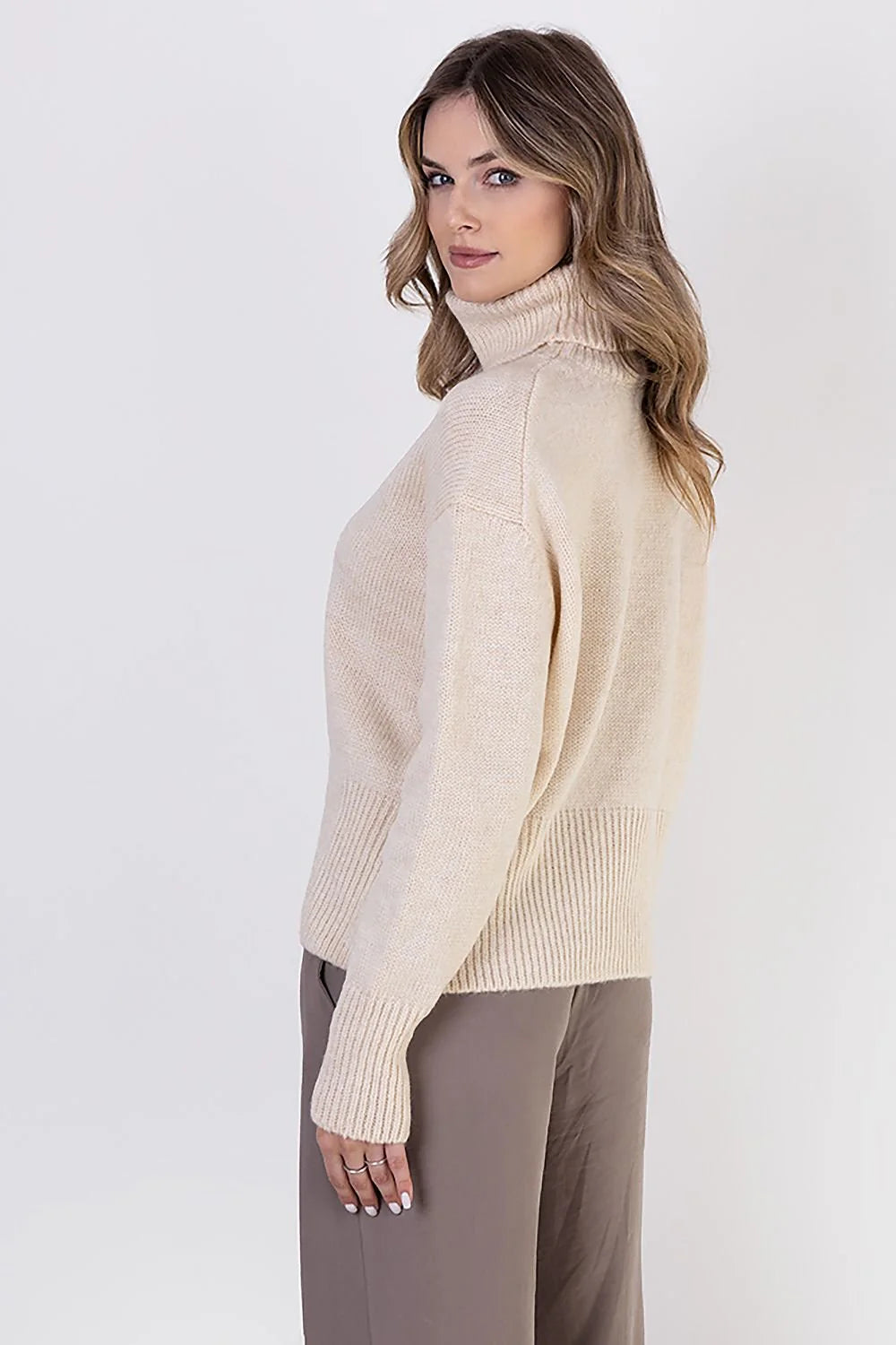 Women’s Casual Turtleneck Sweater – Ribbed Trim, Soft & Cozy